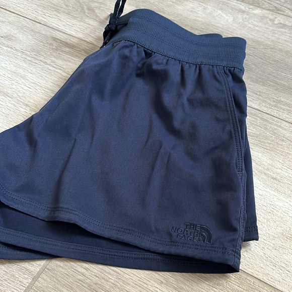 The North Face Navy Blue Shorts With Pockets Size Medium - Picture 12 of 12